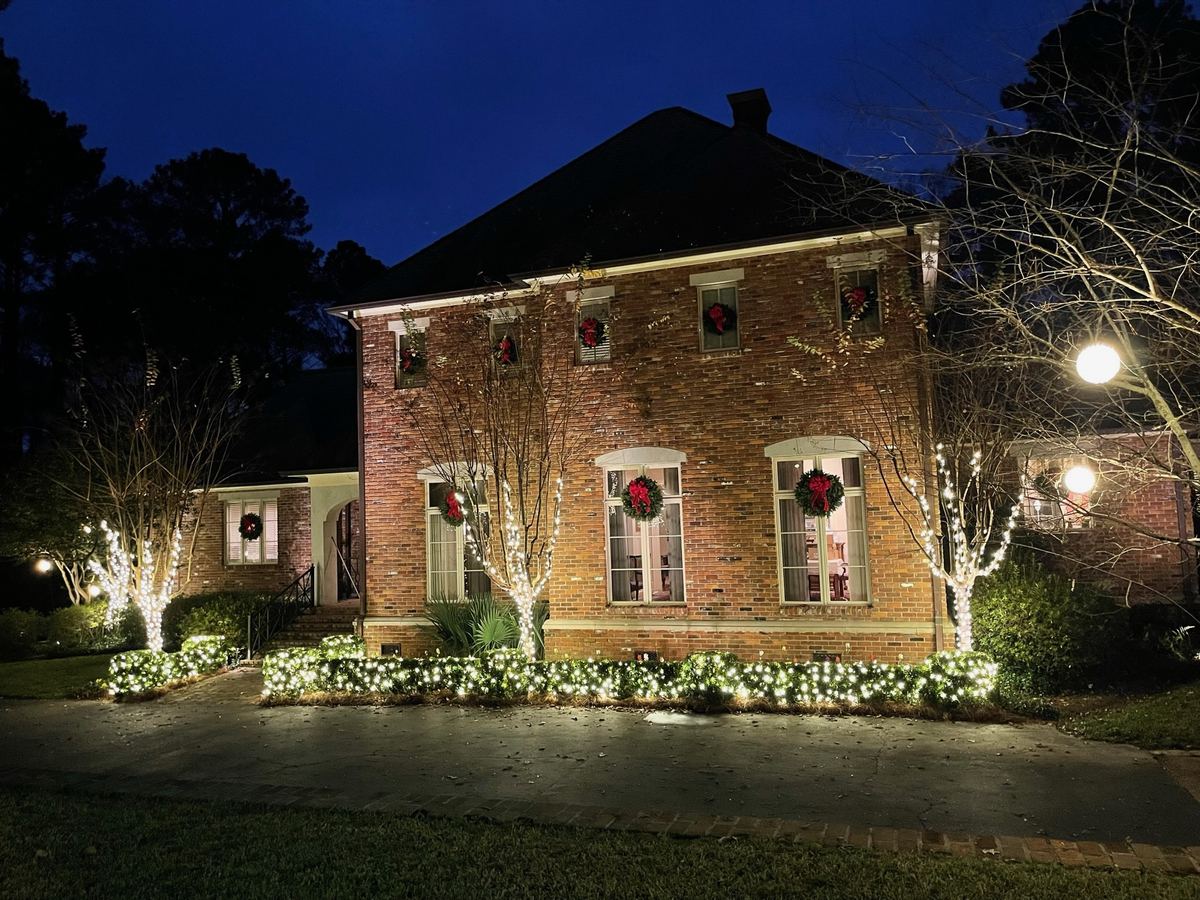 Superscapes Christmas lighting and wreaths on a brick home